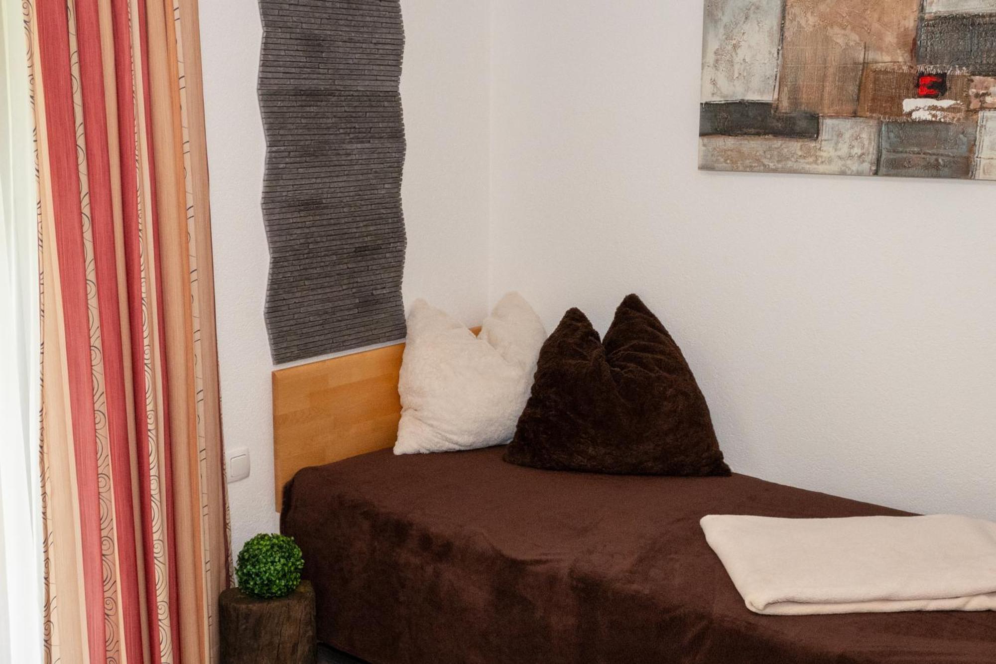Haus Alpin Apartments Pettneu am Arlberg Extérieur photo
