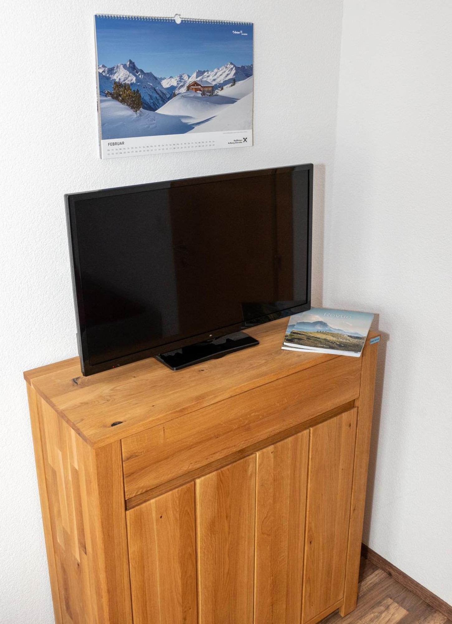 Haus Alpin Apartments Pettneu am Arlberg Extérieur photo