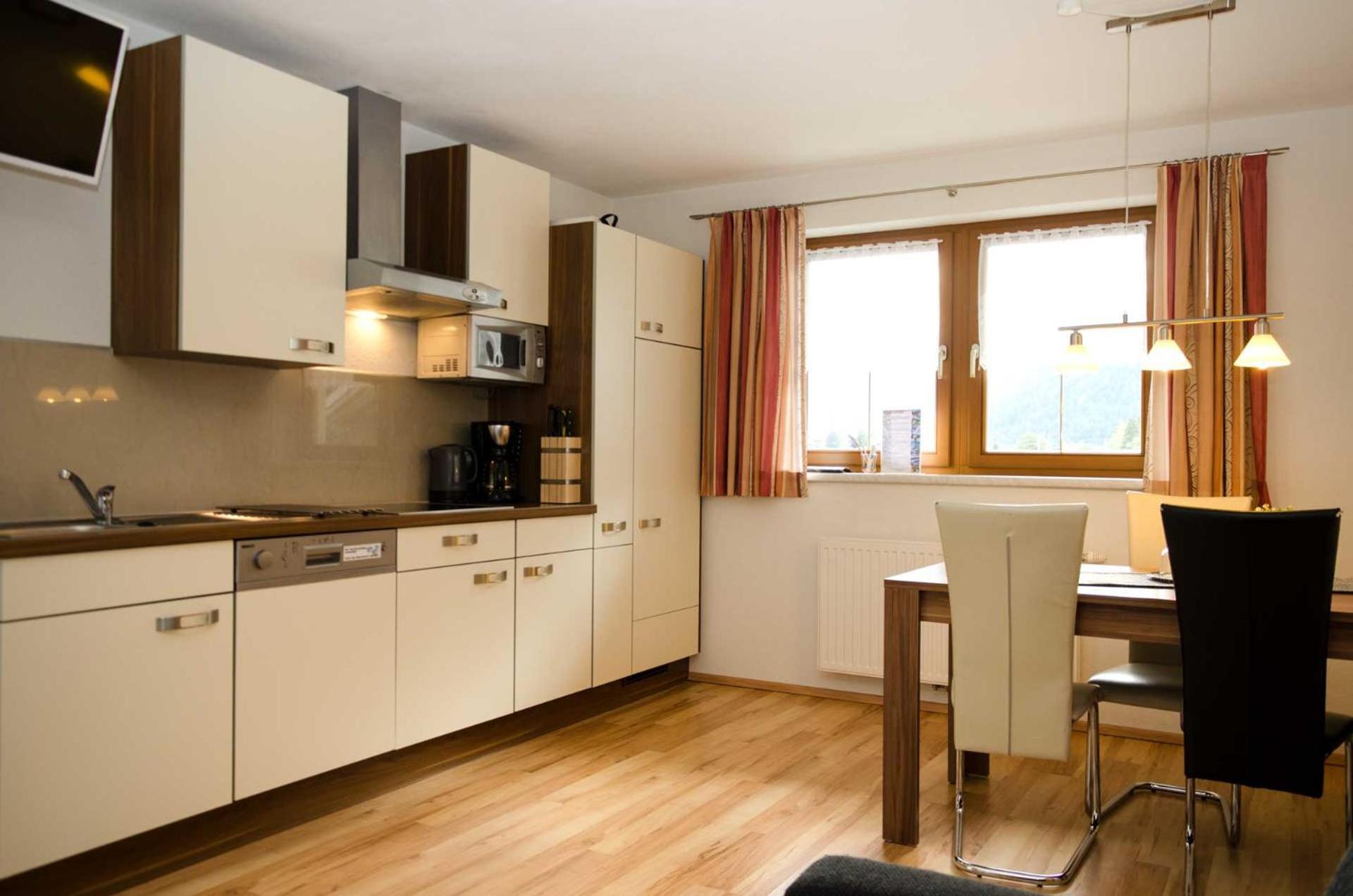 Haus Alpin Apartments Pettneu am Arlberg Extérieur photo