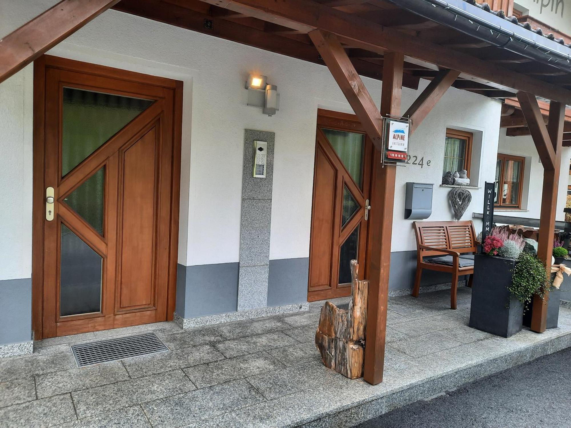 Haus Alpin Apartments Pettneu am Arlberg Extérieur photo